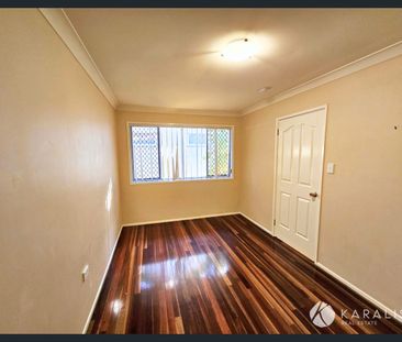 Large One Bedroom Unit in Central Location - Photo 3