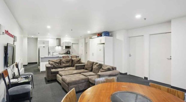 ROOM AVAILABLE IN ESTABLISHED SHARED APARTMENT: - Photo 1