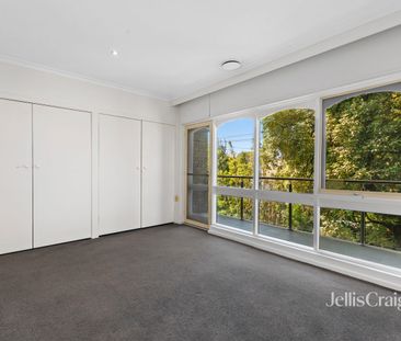 Private Two Bedroom Townhouse - Photo 6