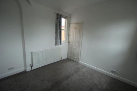 2 bedroom maisonette to rent - Photo 2