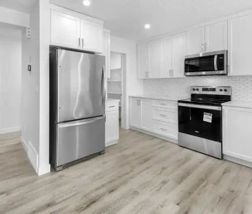 Beautiful Newly Built Half Duplex Near Blackmud Creek Ravine | 1441... - Photo 1