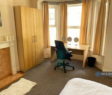 1 bedroom in a house share to rent - Photo 3