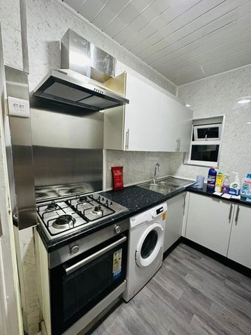 3 bedroom flat to rent - Photo 5