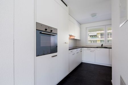 Attractive home in a sunny residential location is looking for you! - Photo 3