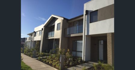 Ultimate Family Comfort in Harcrest's Stunning Double-Story Townhouse - Photo 5