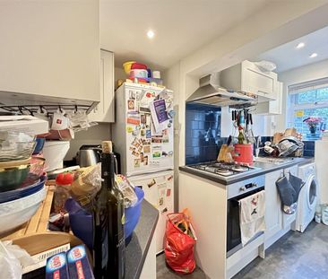 2 Bedroom House - Mid Terrace To Let - Photo 5