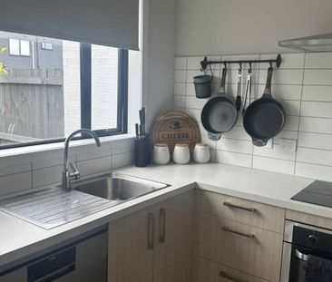 Lovely lock and leave townhouse - Photo 1