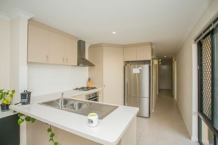 Beautifully Light Filled Home - Photo 3