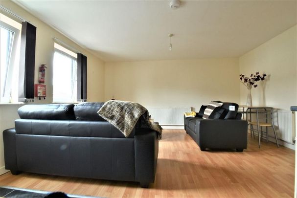5 bedroom flat to rent - Photo 1