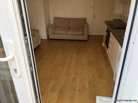 1 bedroom property to rent in Salford - Photo 3