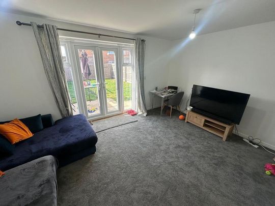 3 bedroom semi-detached house to rent - Photo 1