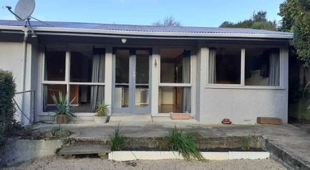 Sunny 3 bedroom home rural outlook - Photo 2