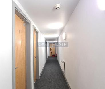 5 bedroom flat share to rent - Photo 2