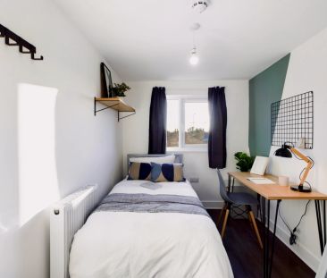 6 Bedroom House - Photo 3