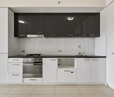 2 BED APARTMENT + carpark - Photo 4