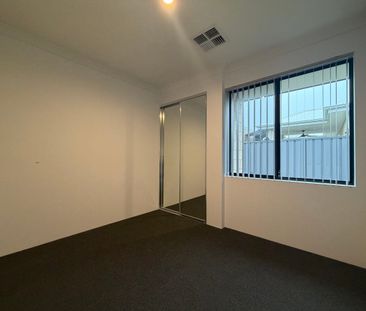 Spacious Family Home! - Photo 2