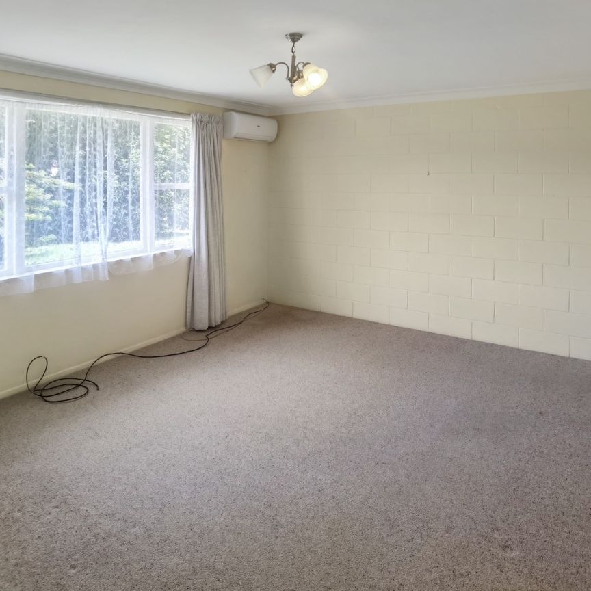 Water Included, No lawn, Spacious 2 Bedroom Unit - Photo 1