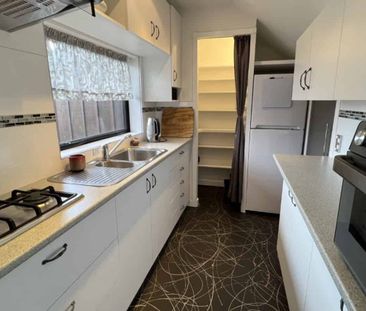 ONE BEDROOM, TURITEA LIEFESTYLE, FULLY FURNISHED - Photo 3