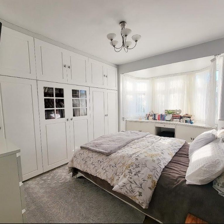 3 Bed End Terrace, Connaught Gardens, N13 - Photo 1