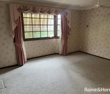 Spacious Family Haven! - Photo 2