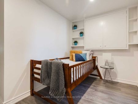 Townhouse For Lease | W8118114 - Photo 2