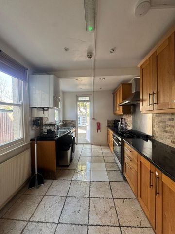 1 bedroom in a house share to rent - Photo 3