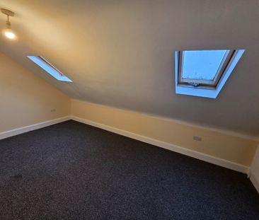 6 Bed Terraced House, West End Avenue, E10 - Photo 3