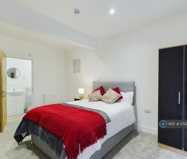 1 bedroom in a house share to rent - Photo 2