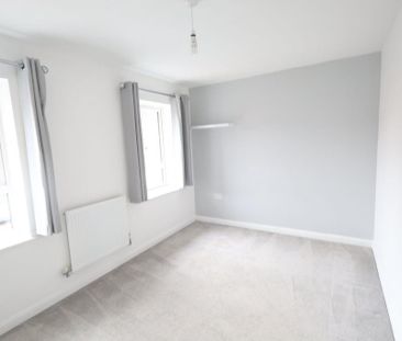 2 bedroom end of terrace house to rent - Photo 2