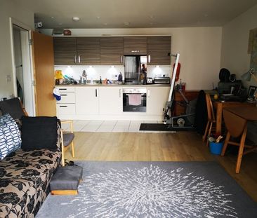2 Bed Flat, Hawke House, SO19 - Photo 2