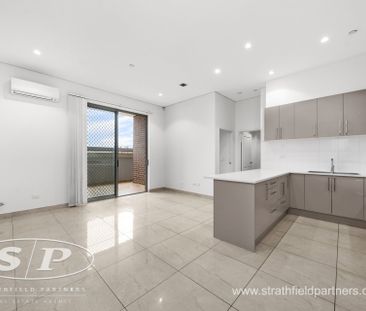 Large unit with great views - Photo 3