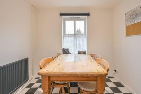 4 bedroom flat to rent - Photo 3