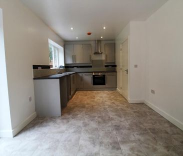 3 bedroom semi-detached house to rent - Photo 5