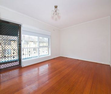 Perfect Location! - Photo 4
