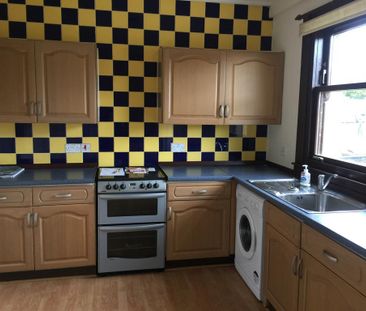 3 bedroom end of terrace house to rent - Photo 4