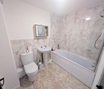 2 bedroom ground floor flat to rent - Photo 5