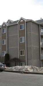 5 1/2 rénové demi sous sol bien éclairé dans 12 logements - Photo 4