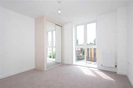 2 bedroom Flat in Oscar Wilde Road, Reading - Photo 2