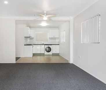 DUAL LIVING! Room for all the family! - Photo 2