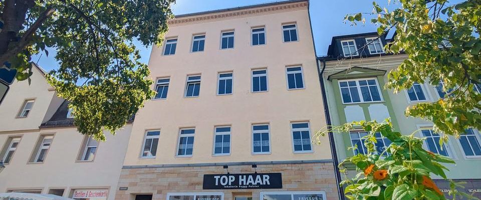 ++ attraktive, renovierte 3-Raum Wohnung in zentraler Lage, direkt am Markt in Meerane ++ - Photo 1