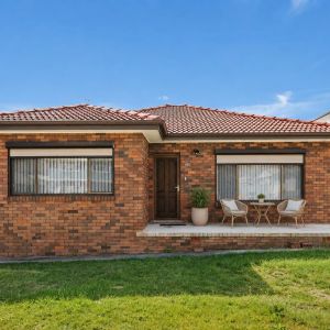 Charming Three Bedroom Home with Modern Touches - Photo 3