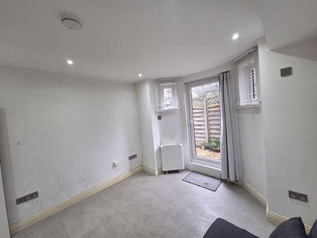 Studio to rent - Photo 5