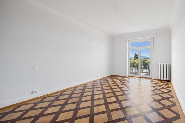 Prochaine arrivée du tram au pied de l'immeuble - Photo 1