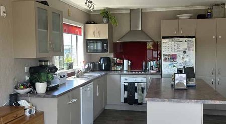 Spacious 4-Bedroom Home in Prime Taradale Location - Photo 4