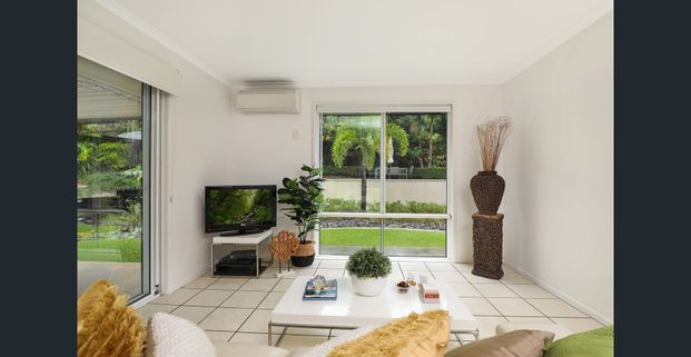 Tranquil tropical home with resort swimming pool - Photo 1