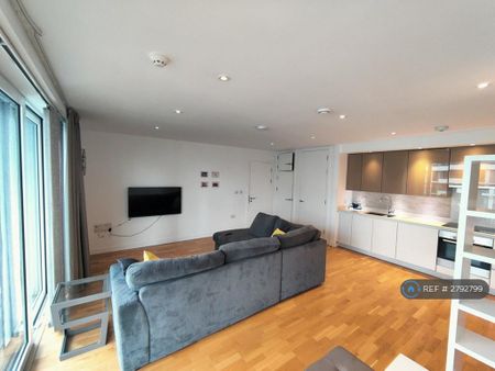 2 bedroom flat to rent - Photo 2