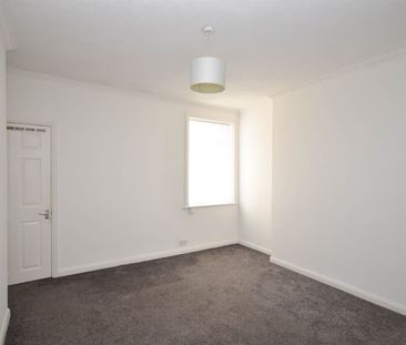 3 bed flat to rent in Dean Road, South Shields, NE33 - Photo 6