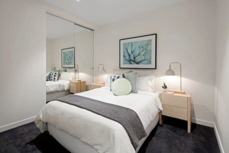 Stylish Garden Apartment in Boutique Elwood Setting - Photo 2
