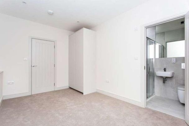 Tooting High Street, SW17 - Photo 1