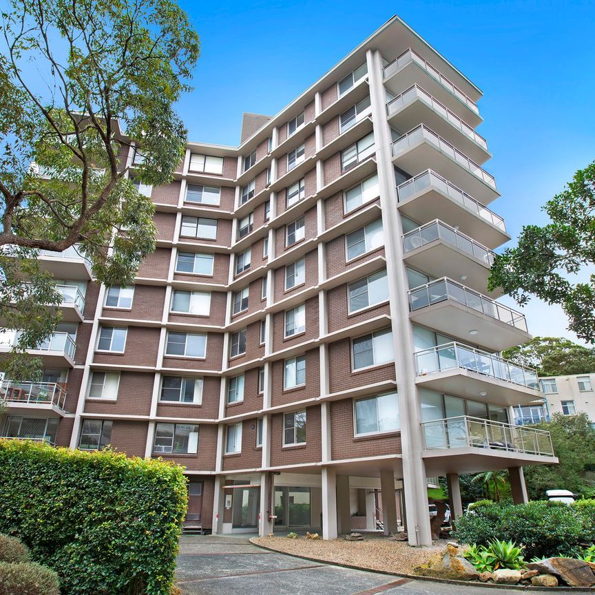 Top Floor Apartment with Stunning Views - Photo 1